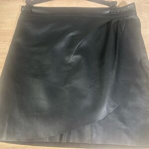 Express Elegant Black Leather Skirt Size 6